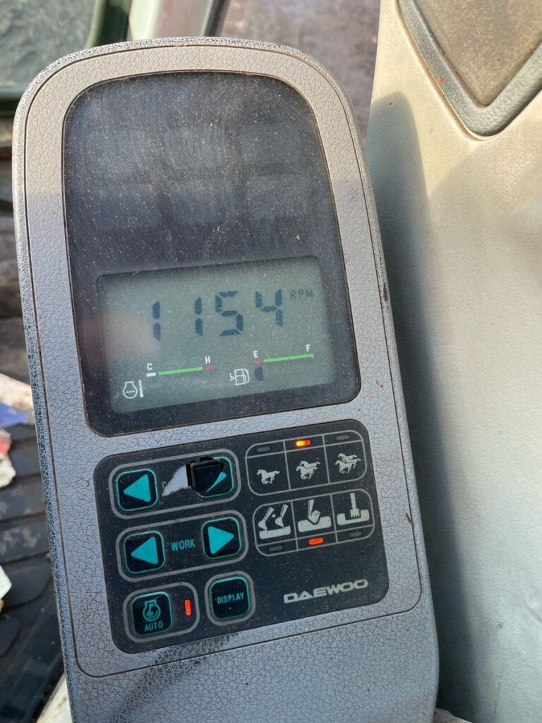 1999 Daewoo 130 Solar Excavator