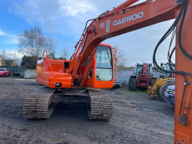 1999 Daewoo 130 Solar Excavator
